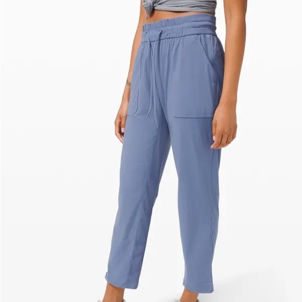 Lululemon Beyond the Studio Cropped Joggers